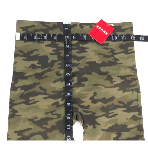 SPANX green camo pattern compression capri leggings 19" inseam womens size L NEW - Picture 2 of 3